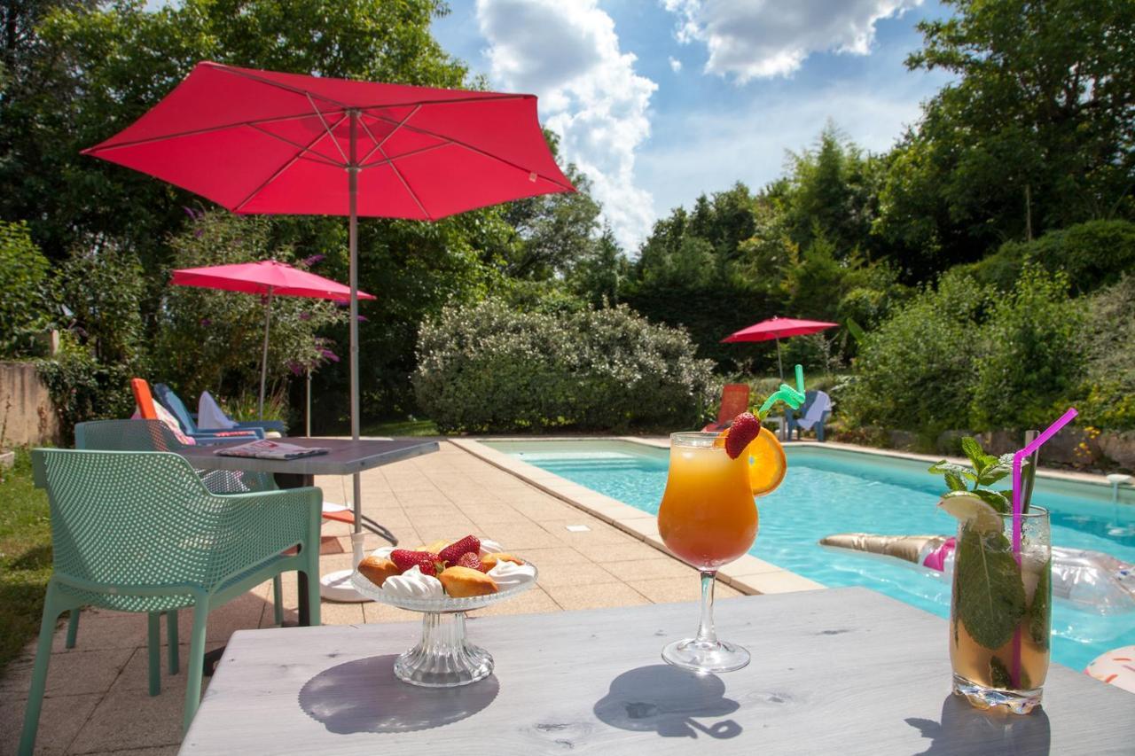 Le Lion D'Or Hotel Manzac-sur-Vern Exterior photo