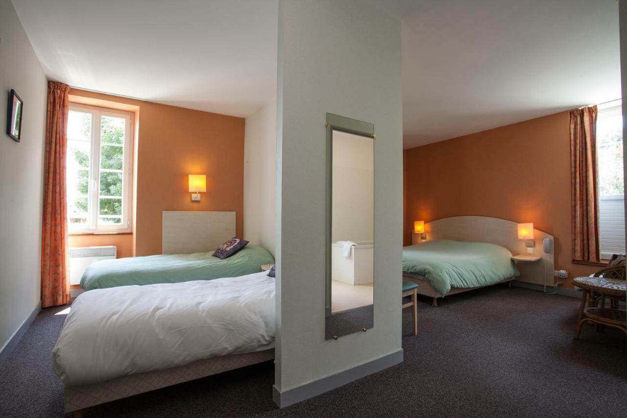Le Lion D'Or Hotel Manzac-sur-Vern Exterior photo