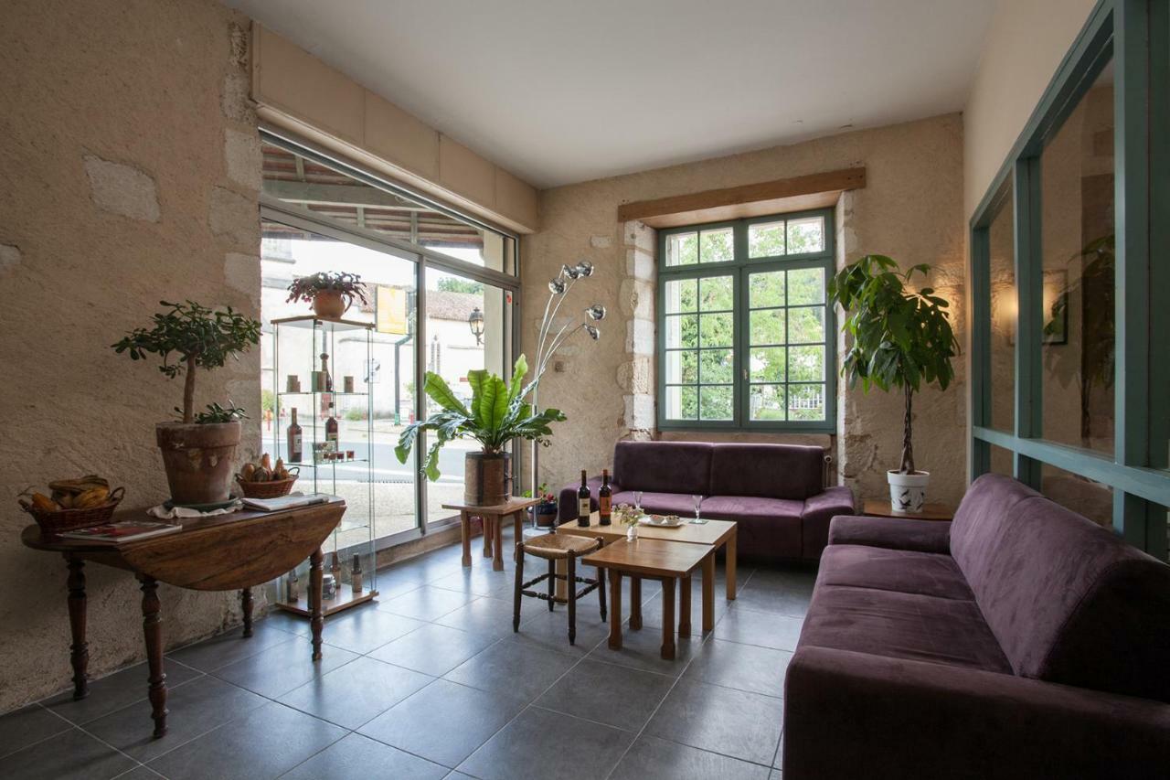 Le Lion D'Or Hotel Manzac-sur-Vern Exterior photo