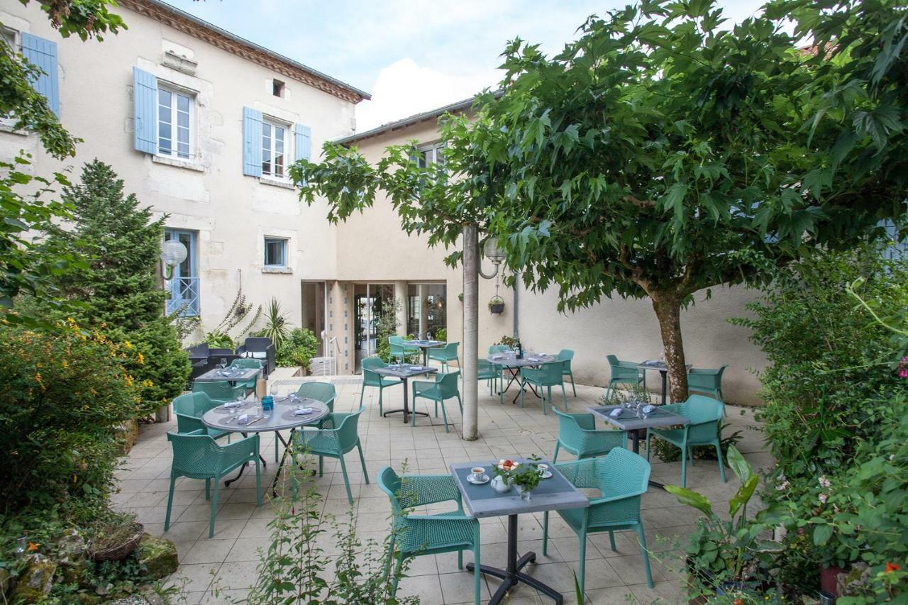 Le Lion D'Or Hotel Manzac-sur-Vern Exterior photo