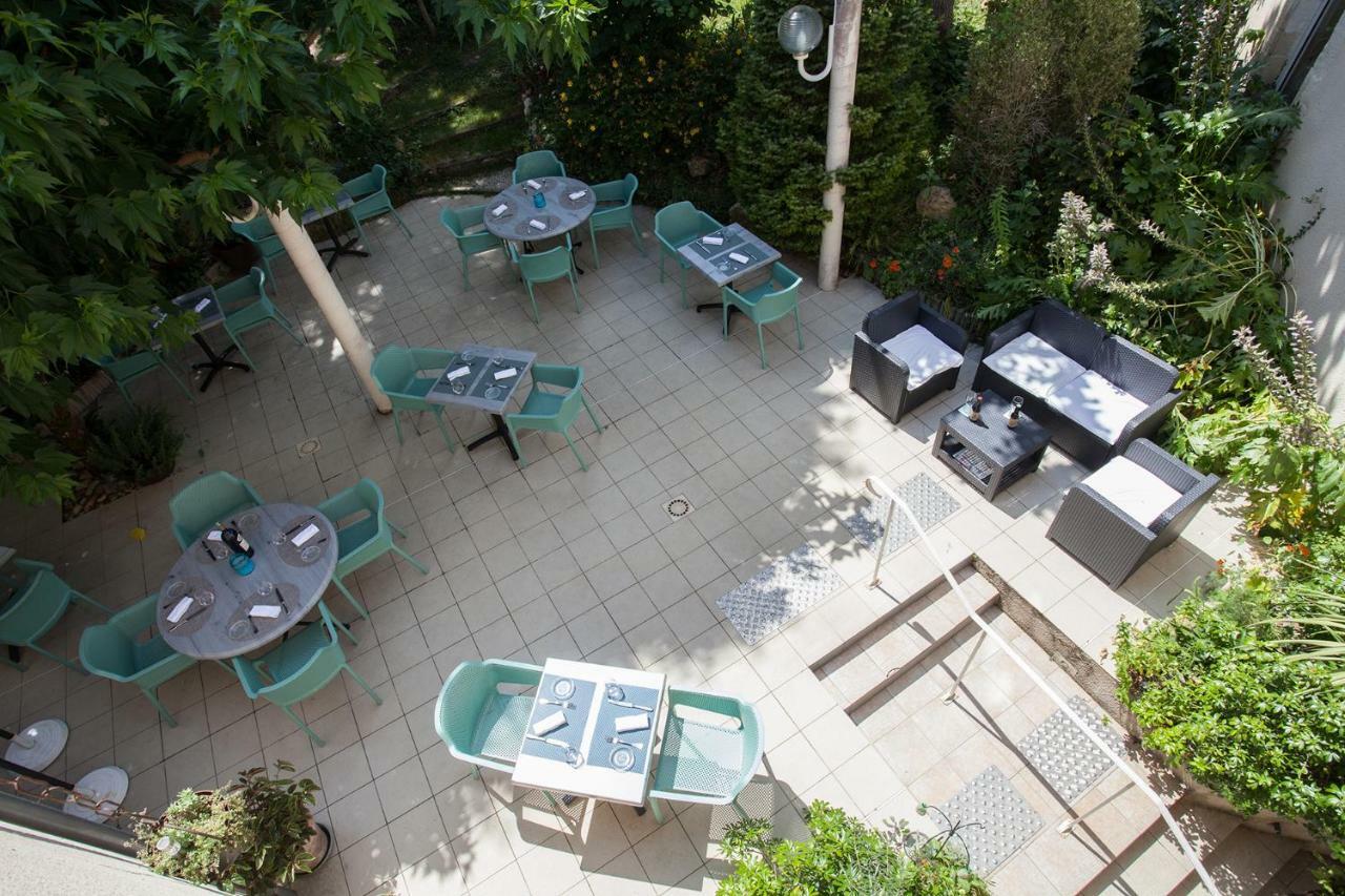 Le Lion D'Or Hotel Manzac-sur-Vern Exterior photo